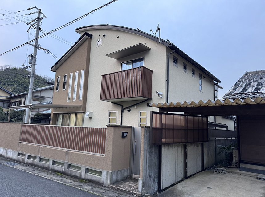 家の2面づつ写っている対角の写真